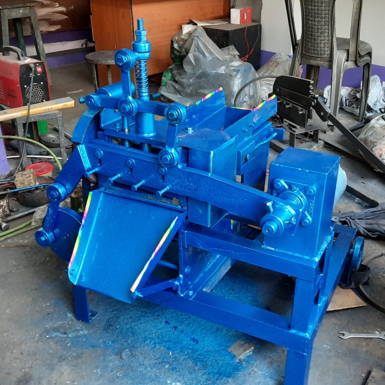 Automatic tobacco cutting machine with high-speed stainless steel blades