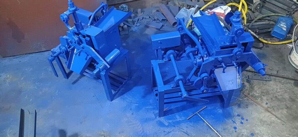 Automatic tobacco cutting machine with high-speed stainless steel blades